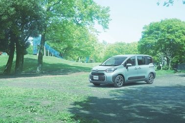 Z（ハイブリッド・2WD・7人乗り）